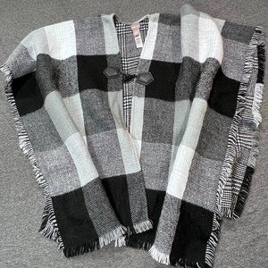 EUC Chico’s Chunky Black and White Checker Sweater Poncho Cape with Toggle